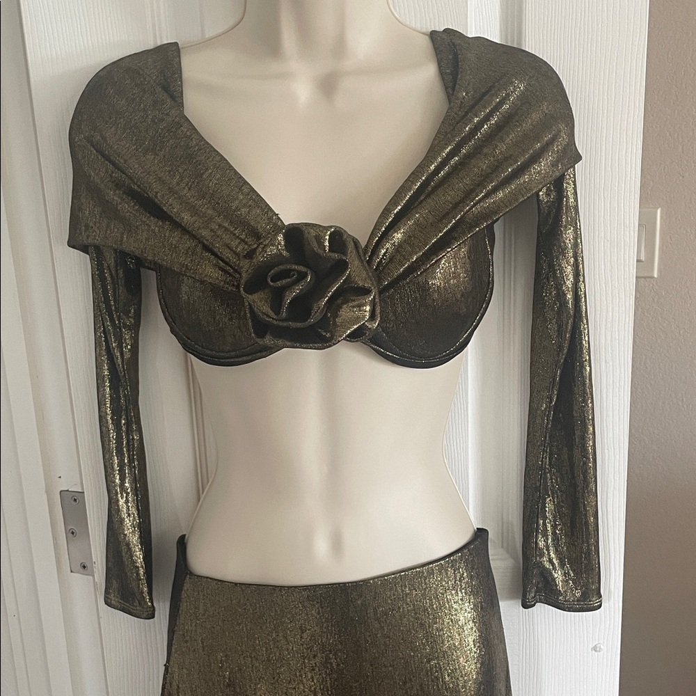 Camila Coelho Set. Elegant Metallic Off-Shoulder Top and Skirt #228 - Picture 8 of 16
